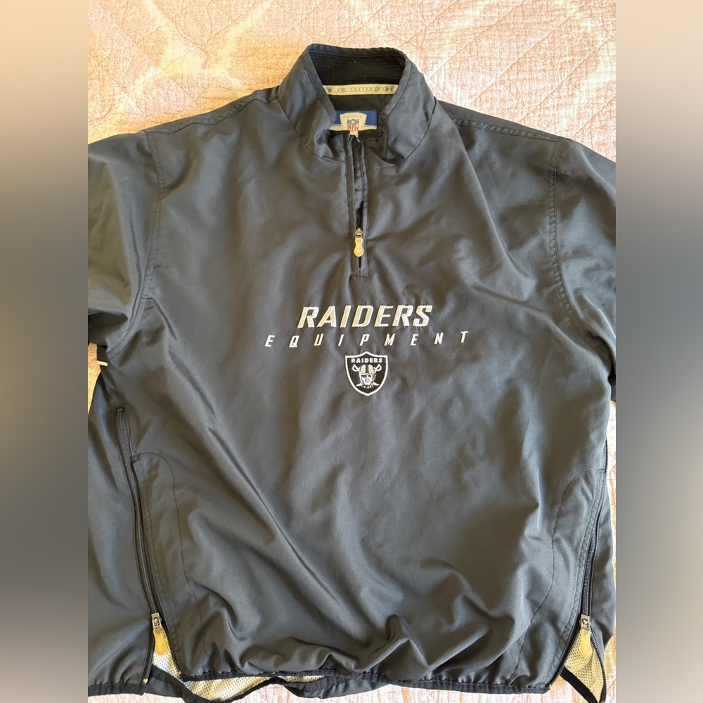 Reebok Black and Gray NFL Oakland Raiders Equipment Jacket - size L